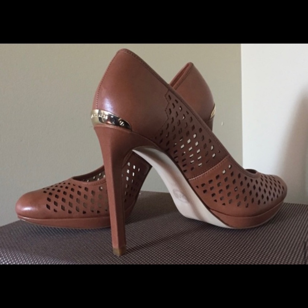 Michael Michael Kors 'Florentine' Perforated Platform Pump in size 8